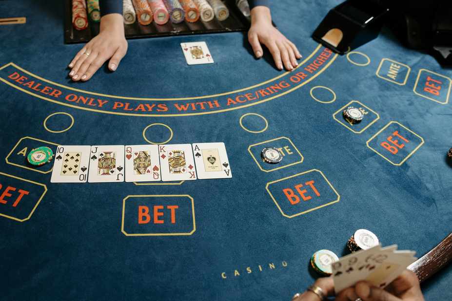 Omni Slots Casino Live Casino: Speel met echte dealers en win